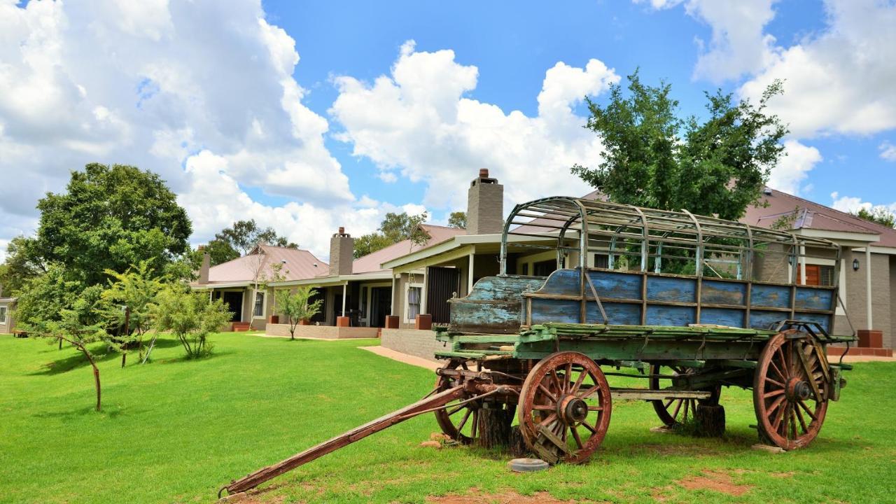 African Hills Safari Lodge & Spa Магалисбург Екстериор снимка