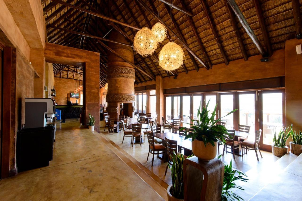 African Hills Safari Lodge & Spa Магалисбург Екстериор снимка