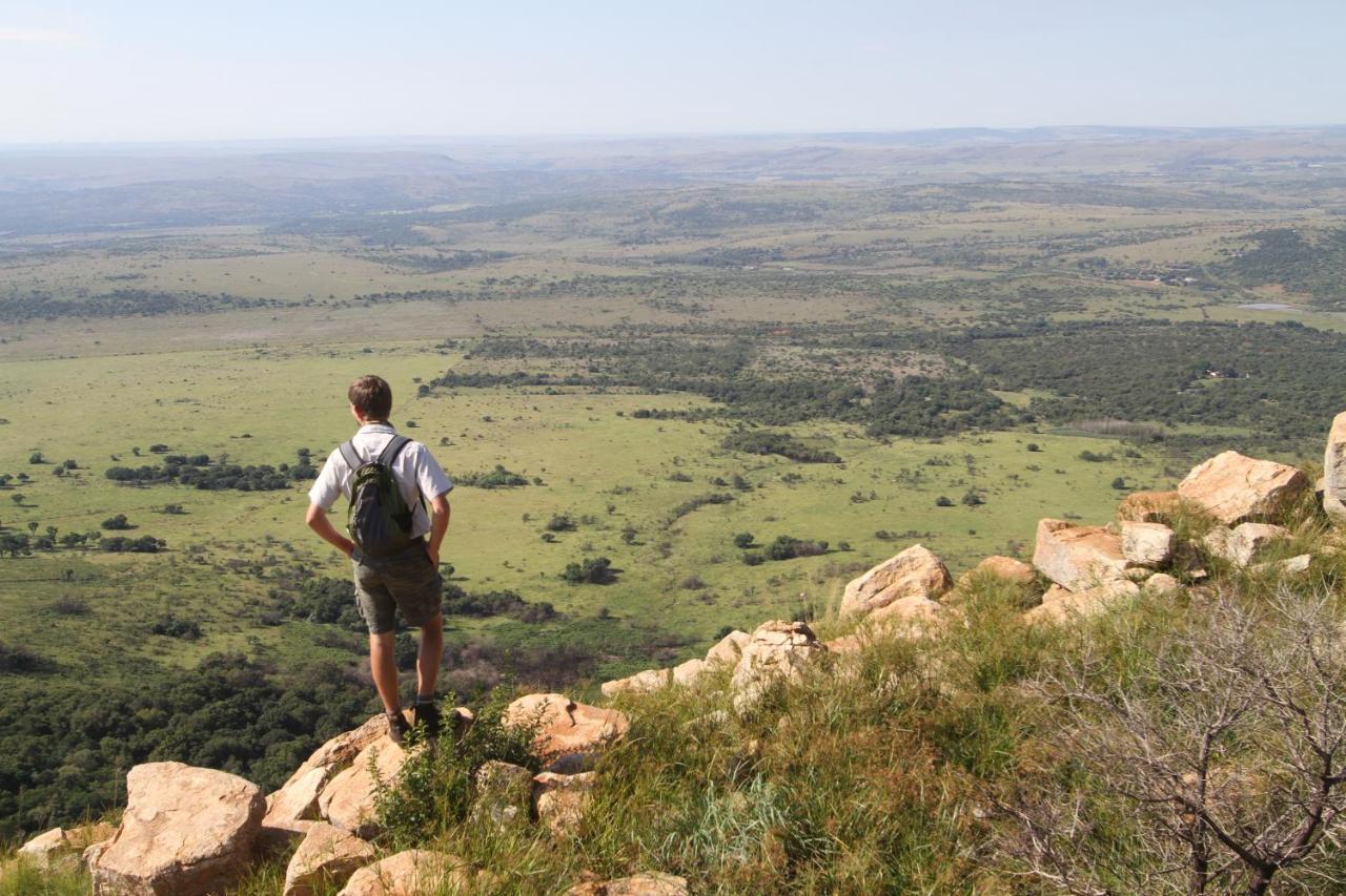 African Hills Safari Lodge & Spa Магалисбург Екстериор снимка