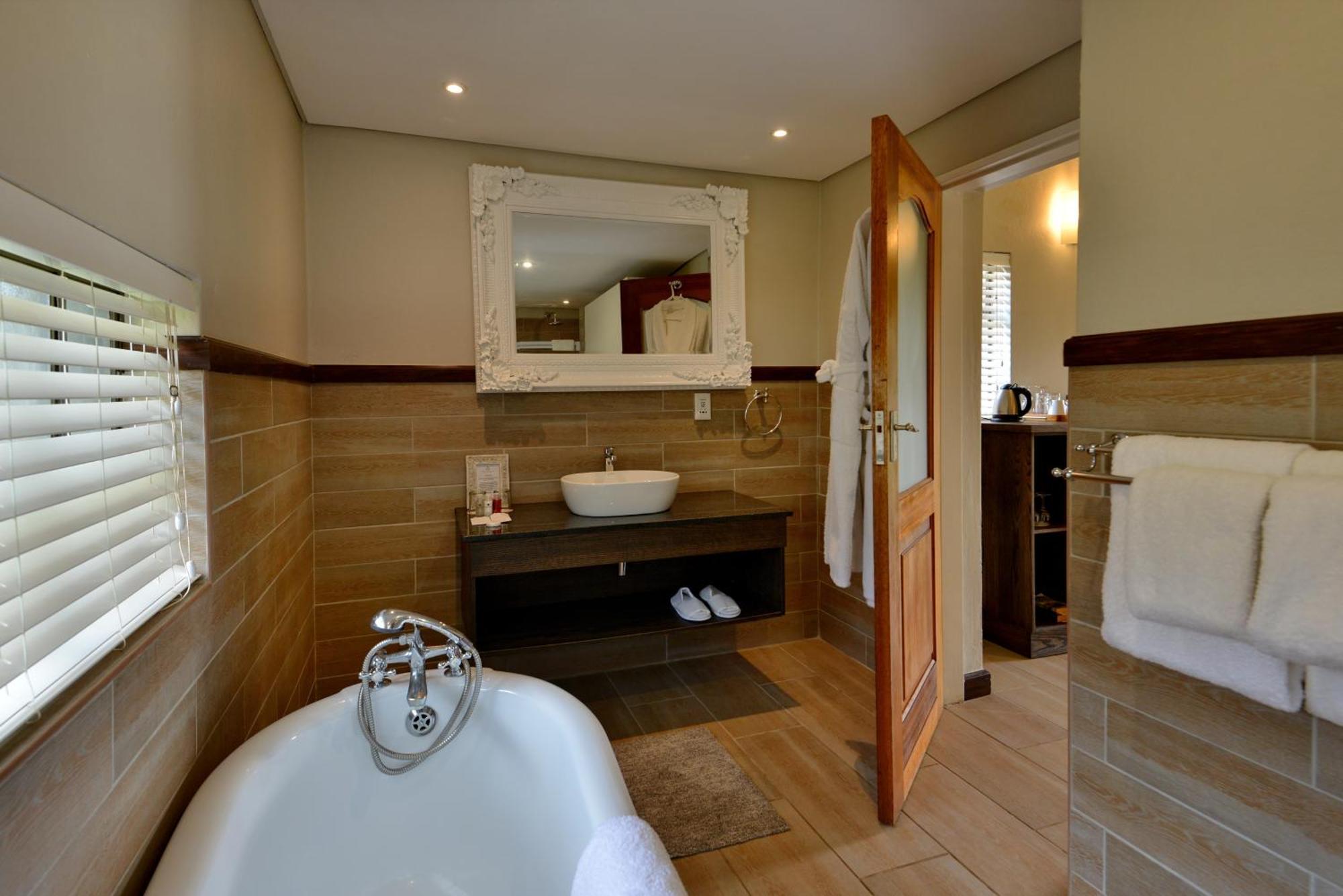 African Hills Safari Lodge & Spa Магалисбург Екстериор снимка