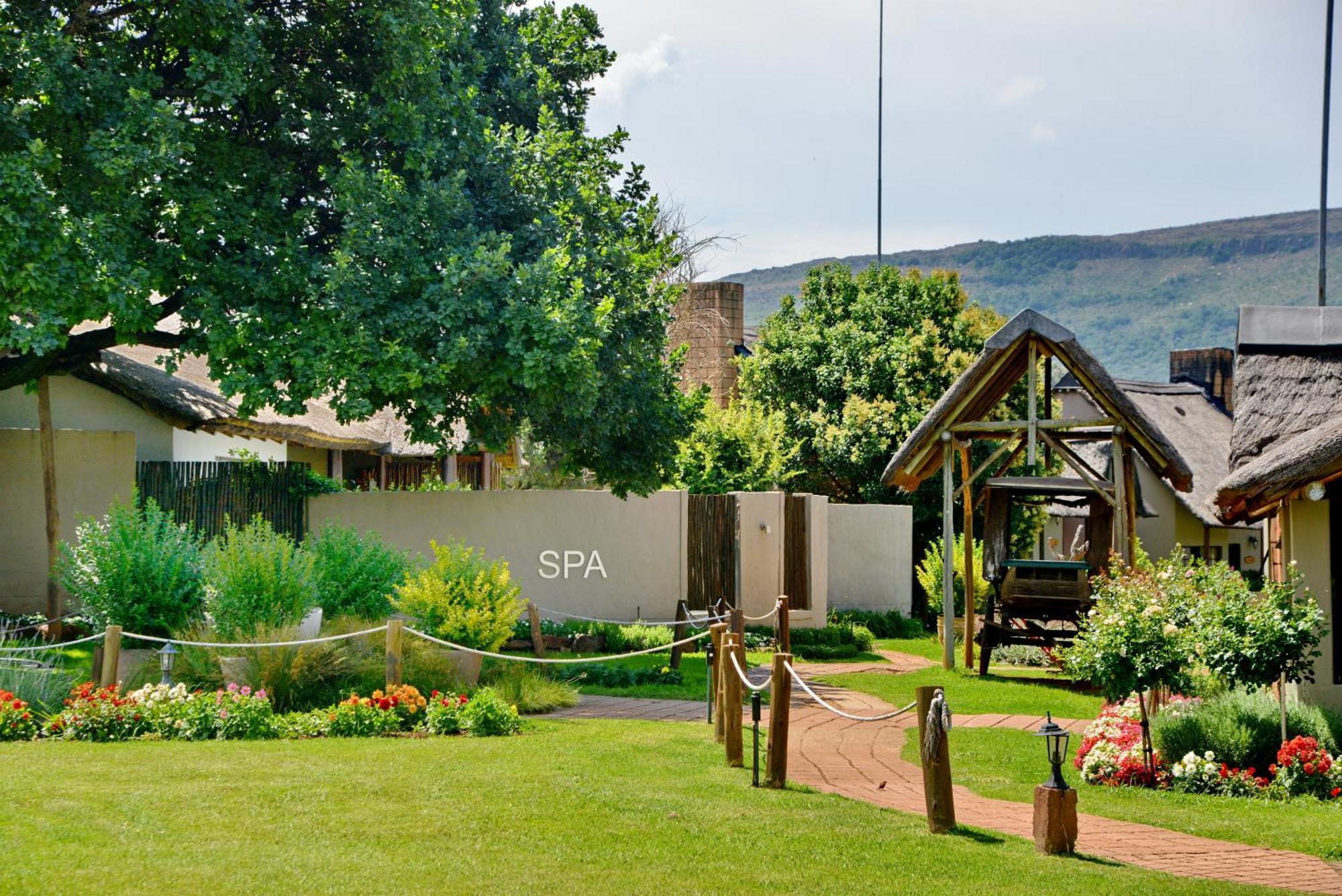African Hills Safari Lodge & Spa Магалисбург Екстериор снимка