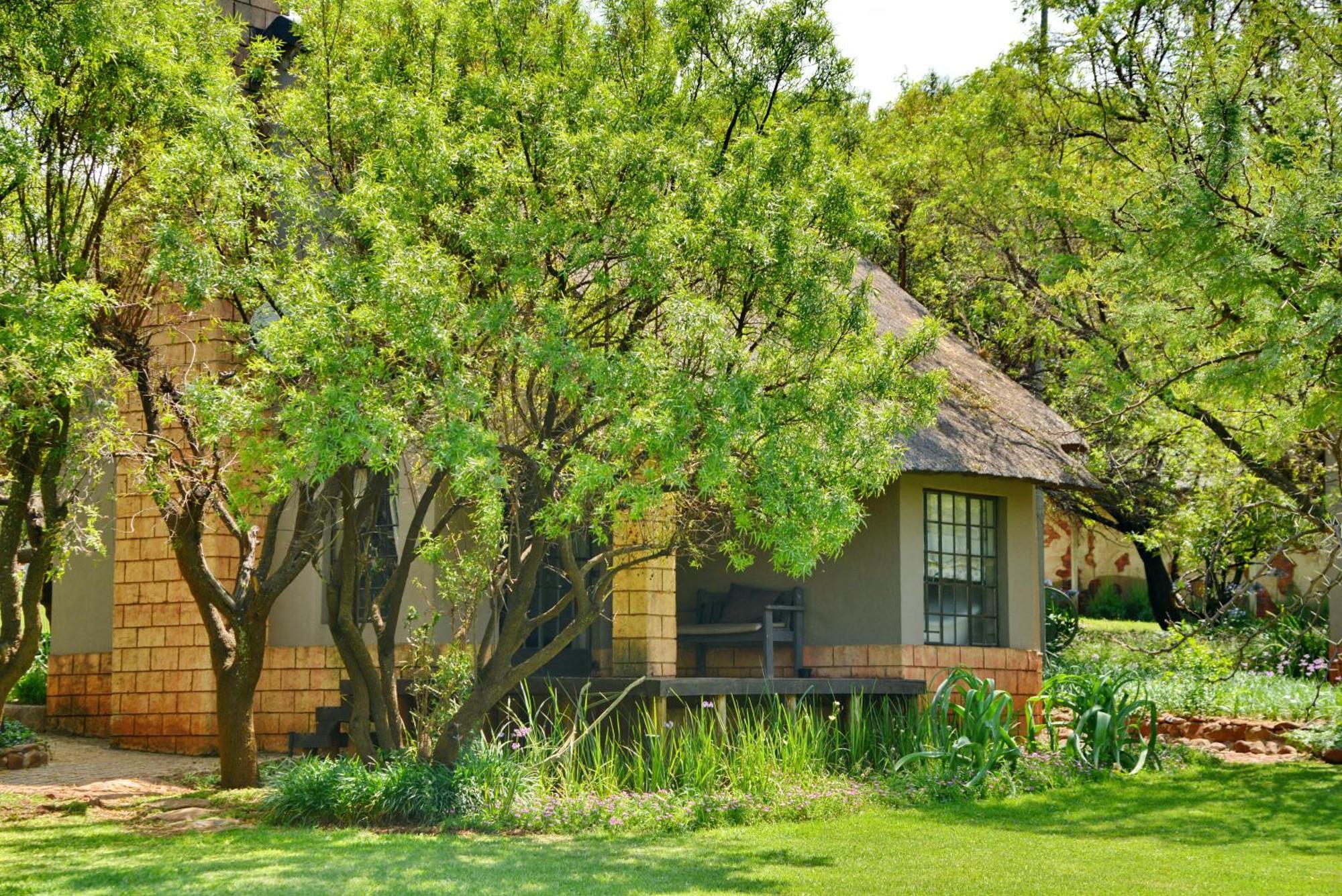 African Hills Safari Lodge & Spa Магалисбург Екстериор снимка
