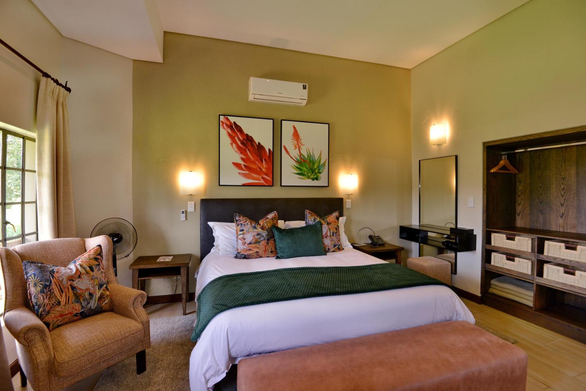 African Hills Safari Lodge & Spa Магалисбург Стая снимка