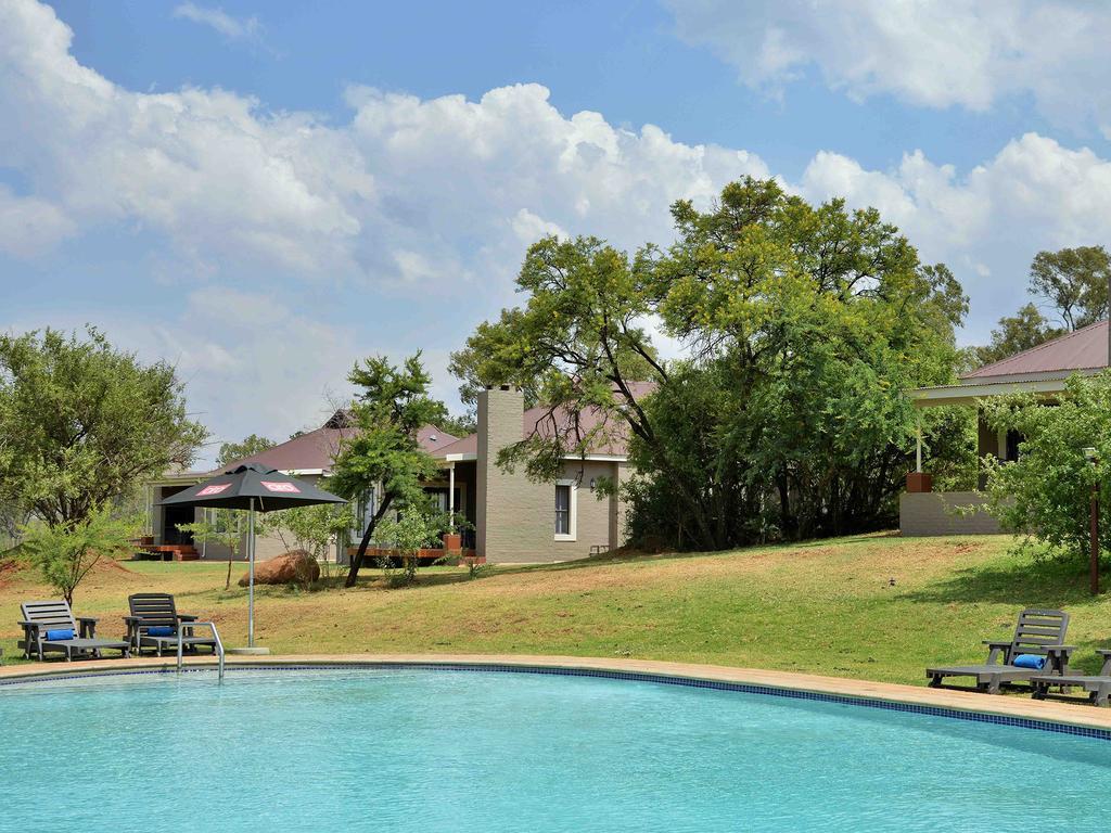 African Hills Safari Lodge & Spa Магалисбург Екстериор снимка