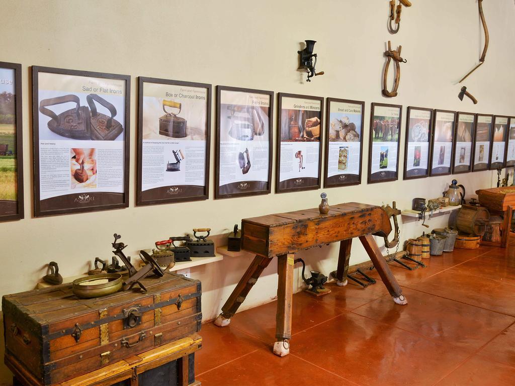 African Hills Safari Lodge & Spa Магалисбург Екстериор снимка