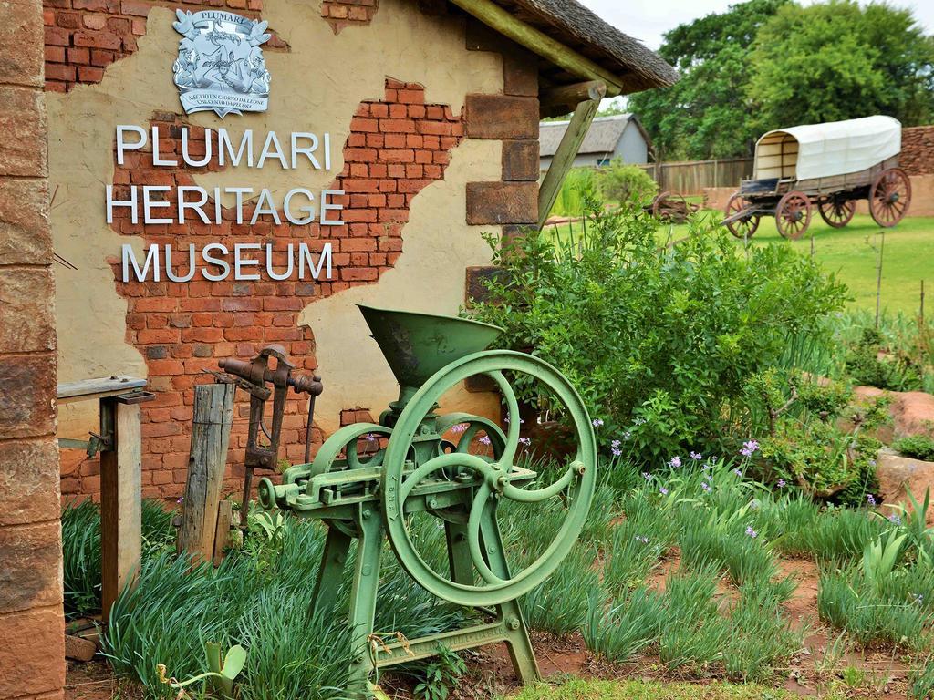African Hills Safari Lodge & Spa Магалисбург Екстериор снимка
